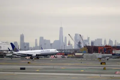 United Airlines cuts 35 daily flights at Newark airport, citing shortage of air traffic controllers