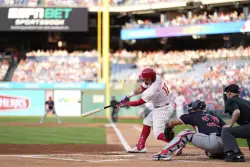 Schwarber’s 3-run homer paces Phillies to 4th straight win, 7-2 over Nationals